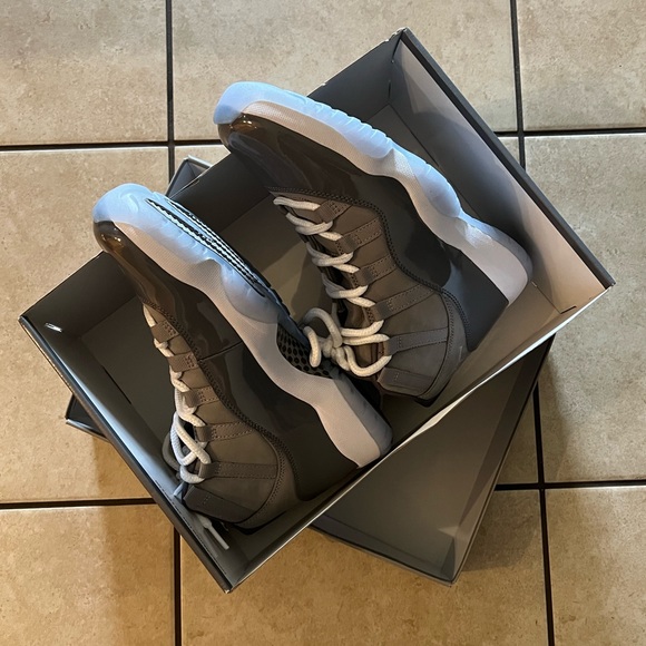 Rock classic Air Jordan style with the Retro 11 Cool Grey Shoes. Womens 9 - Picture 5 of 7